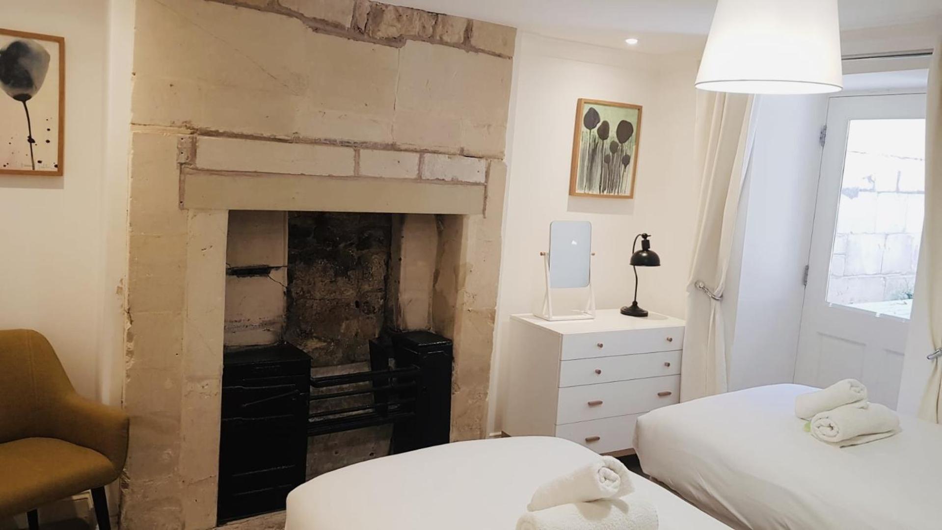 Ceres Newly Refurbished 3 Bedroom In Heart Of บาธ ภายนอก รูปภาพ
